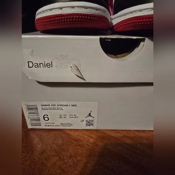 Women's Air Jordan 1 Mid 'Alternate Bred Toe - Picture 9 of 9